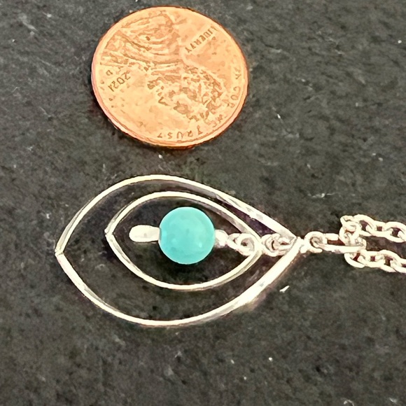 Silver plated Asymmetrical pendant & marching necklace - Picture 5 of 5